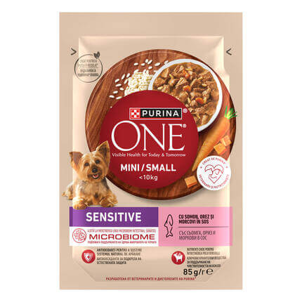 PURINA ONE MINI Sensitive cu somon, orez și morcovi, în sos, hrană umedă pentru câini.