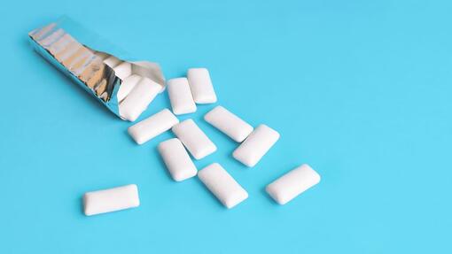 Guma de mestecat cu xylitol.